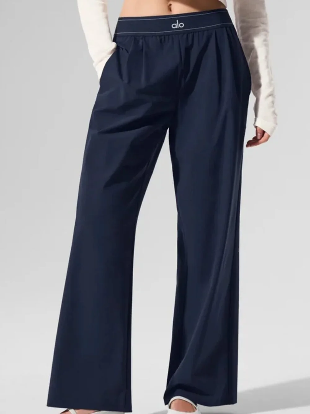 ALO Yoga🦸‍♀️Versatile Suit Up Pants Navy Blue (Regular 30 inches)